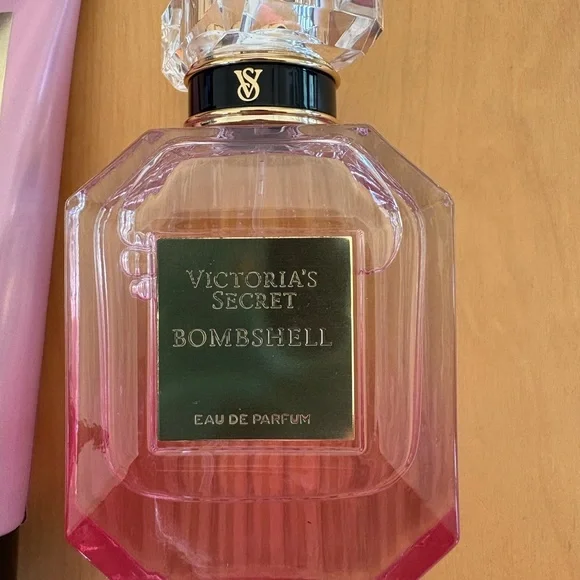VS Bombshell trio Set shimmer body mist, fine lotion - Picture 13 of 14